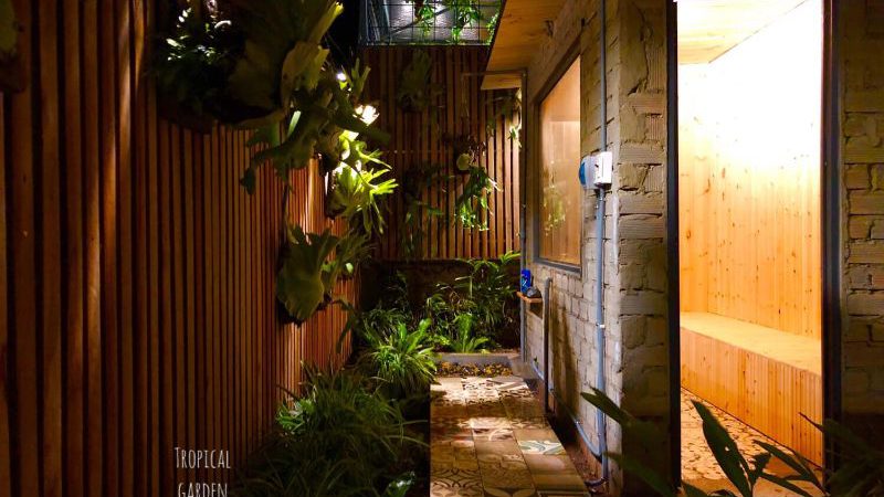 sauna tropical garden